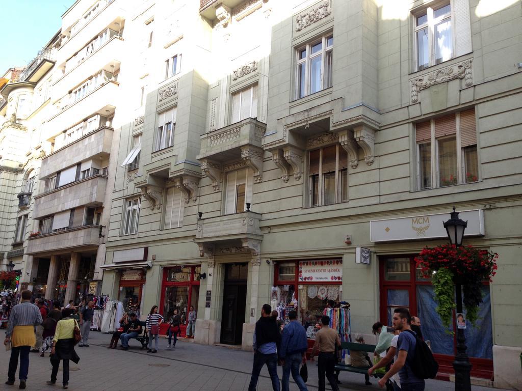 Family Buddha Apartment Будапеща Екстериор снимка
