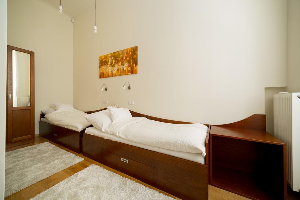 Family Buddha Apartment Будапеща Екстериор снимка