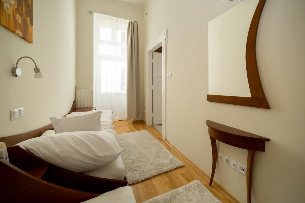 Family Buddha Apartment Будапеща Екстериор снимка
