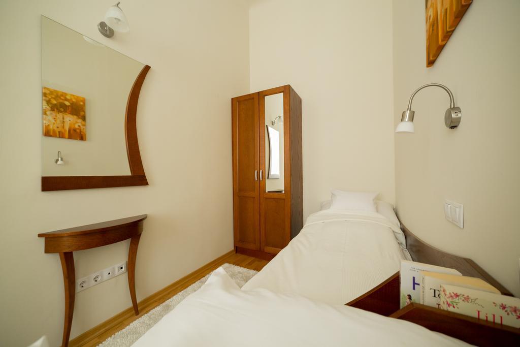 Family Buddha Apartment Будапеща Екстериор снимка