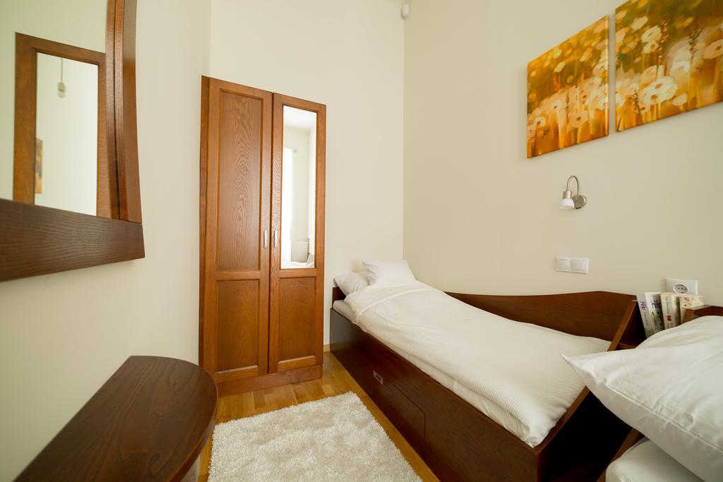 Family Buddha Apartment Будапеща Екстериор снимка