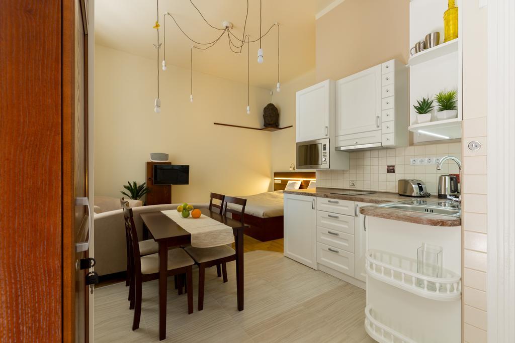 Family Buddha Apartment Будапеща Екстериор снимка