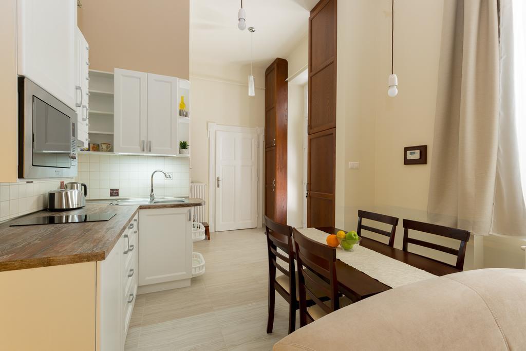 Family Buddha Apartment Будапеща Екстериор снимка